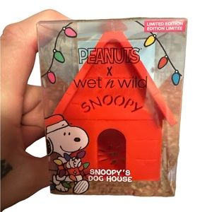 Peanuts x Wet n Wild Limited Edition Snoopys Dog House Makeup Sponge Case NWT